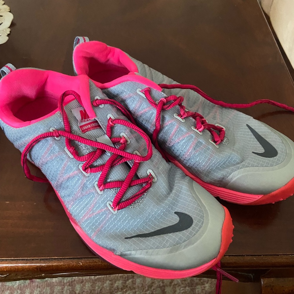 Nike Women's Athletic Shoes in Gray and Pink